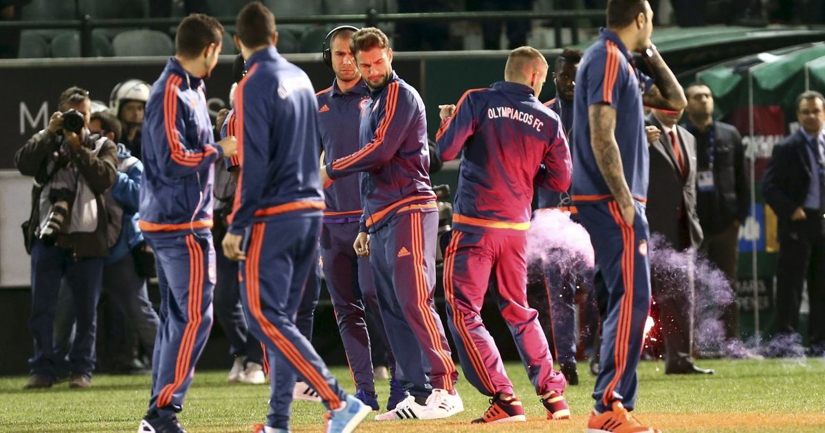 Фанаты сорвали матч Панатинаикос - Олимпиакос / © Reuters