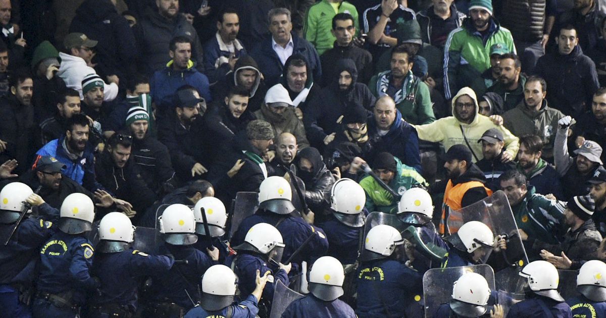 Фанаты сорвали матч Панатинаикос - Олимпиакос / © Reuters