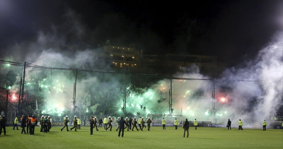 Фанаты сорвали матч Панатинаикос - Олимпиакос / © Reuters