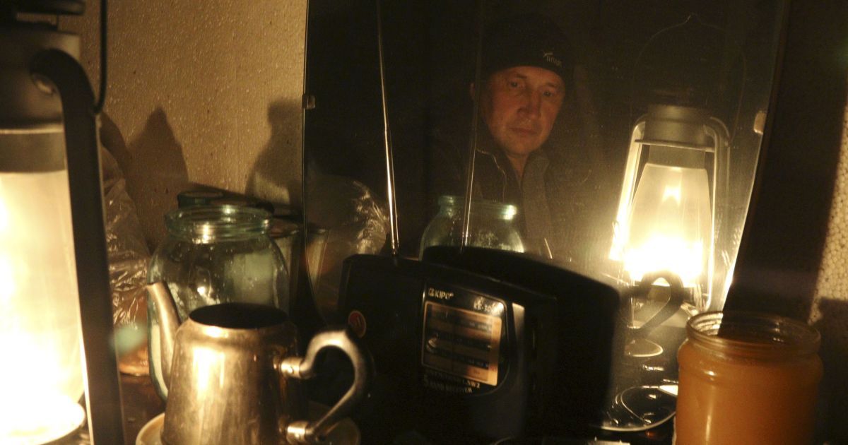 Кримчани вже тиждень живуть без світла / © Reuters