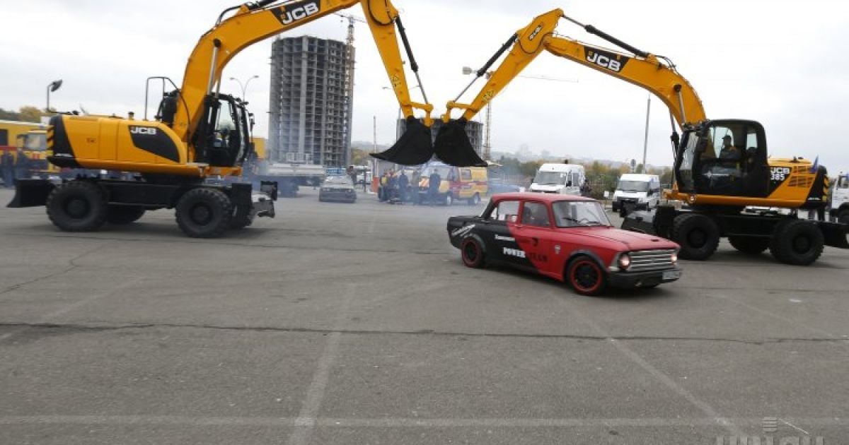 Во время соревнований операторов и водителей спецтехники в Киеве / © УНИАН