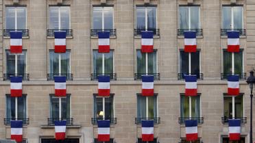 По всьому Парижу майорять прапори Франції. / © Reuters