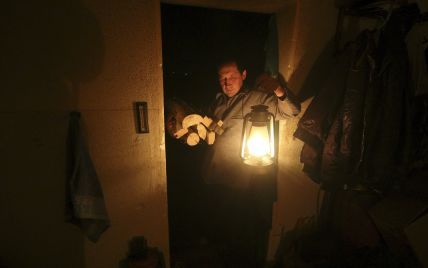Село на Дніпропетровщині четвертий день живе без світла: закриті школа і садок