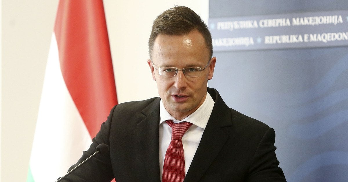 Петер Сіярто