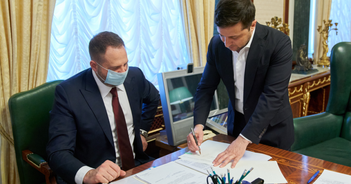 Известно, где и в каких условиях работают зараженные коронавирусом Зеленский и Ермак