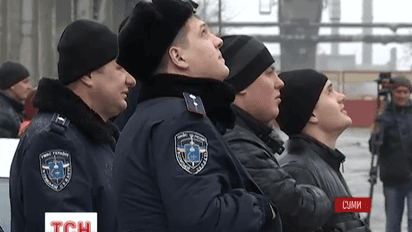 В Сумах мужчина взобрался на 150-метровую трубу местной ТЭЦ и требовал зарплату