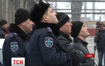 Украинец взобрался на 150-метровую трубу ТЭЦ, чтобы требовать зарплату