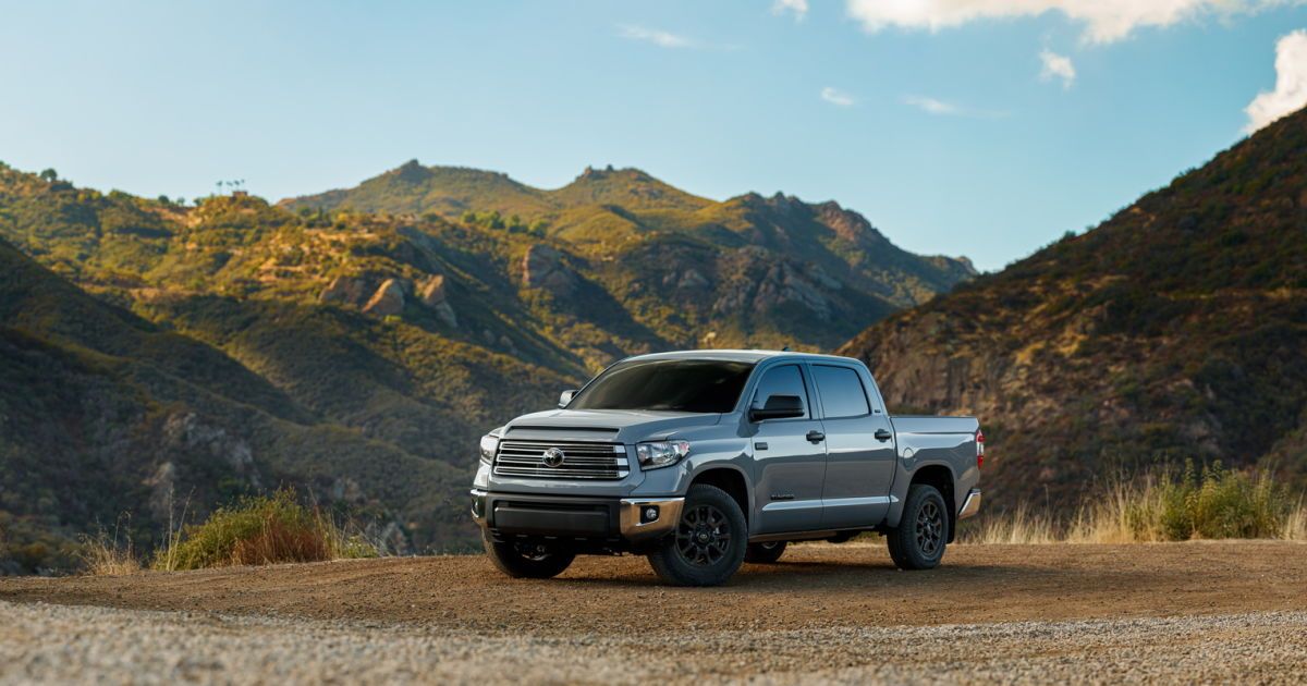 Чекати доведеться півтора року: оновлена модель Toyota викликала шалений ажіотаж на ринку