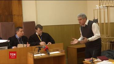 Скандальний суддя порізав собі руку ручкою, дізнавшись про цілодобовий домашній арешт