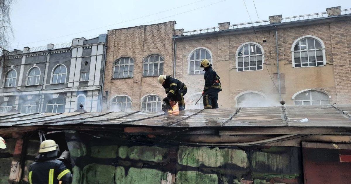 Дым было видно из разных уголков города: в Харькове горел Свято-Благовещенский собор (видео)