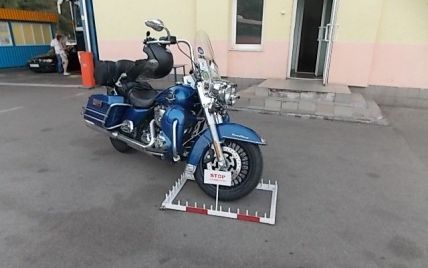 Чоловік намагався в'їхати в Україну на розшукуваному "Інтерполом" мотоциклі Harley-Davidson