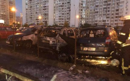 В Киеве на глазах у полиции сожгли машину помощника Мосийчука