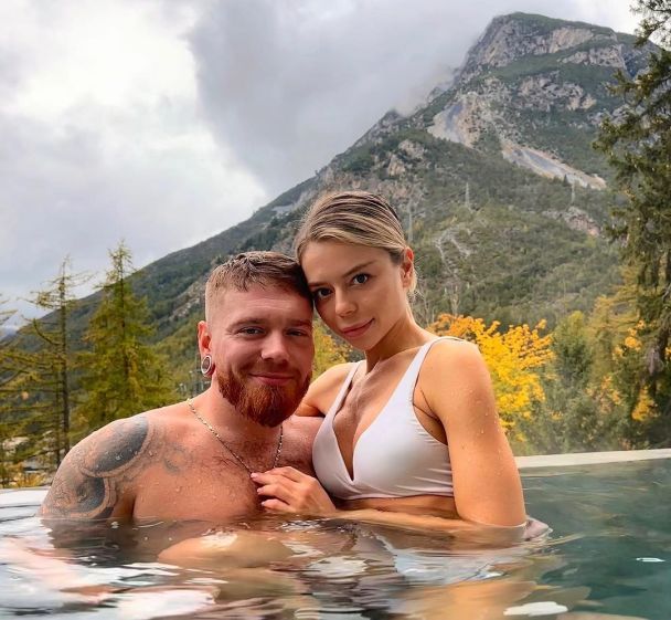 Олександр Кривошапко з новою дівчиною / © instagram.com/alexanderkrivoshapko