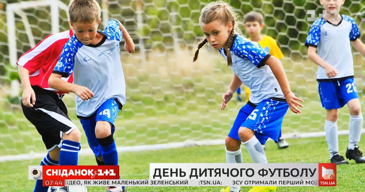 Девочки и футбол: как 9-летней Вике удается играть на равных с мальчиками