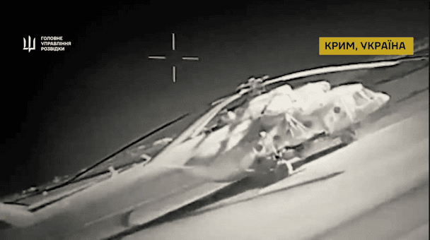Бійці ГУР уразили у Криму два російські вертольоти Мі-8 і судно (відео)