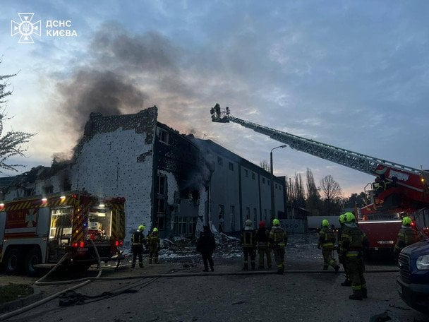 Зафіксовані руйнування у Подільському, Оболонському, Шевченківському та Деснянському районах. / © ДСНС