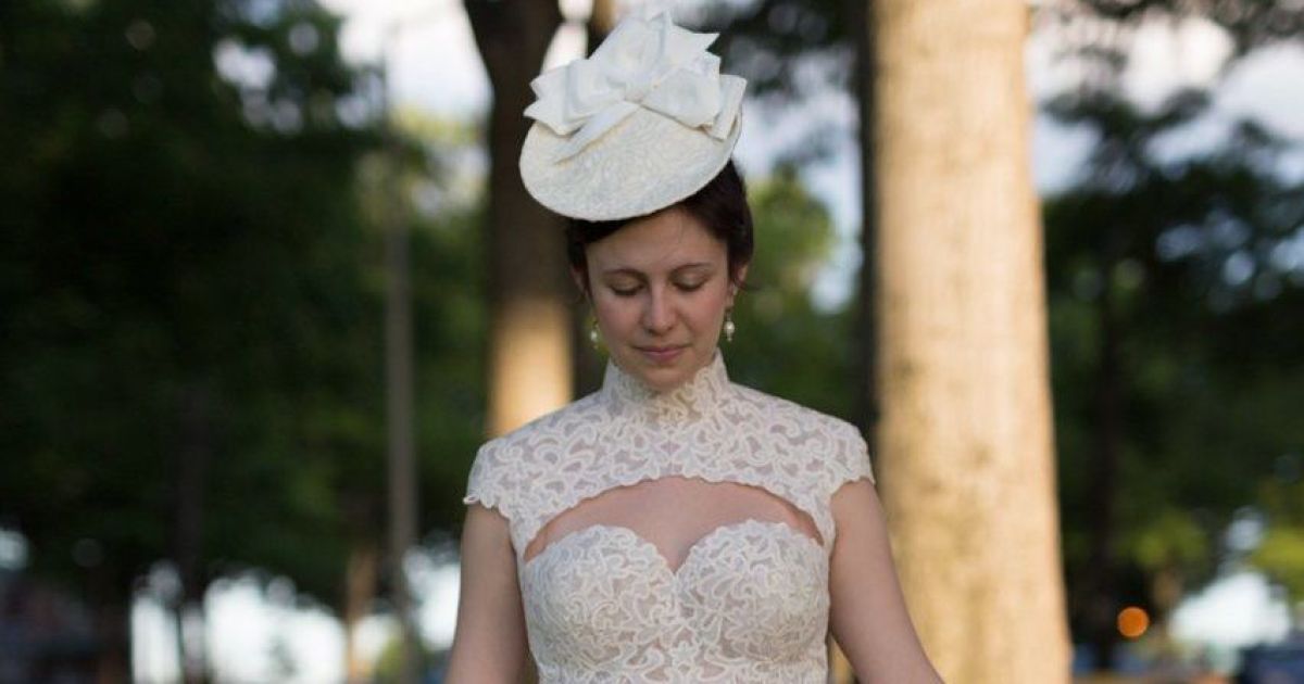 Це 13-й щорічний конкурс весільних суконь з туалетного паперу. / © Twitter/Cheap Chic Weddings