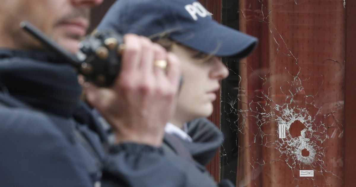Представители французской полиции уже направили данные о подозреваемом в Мадрид