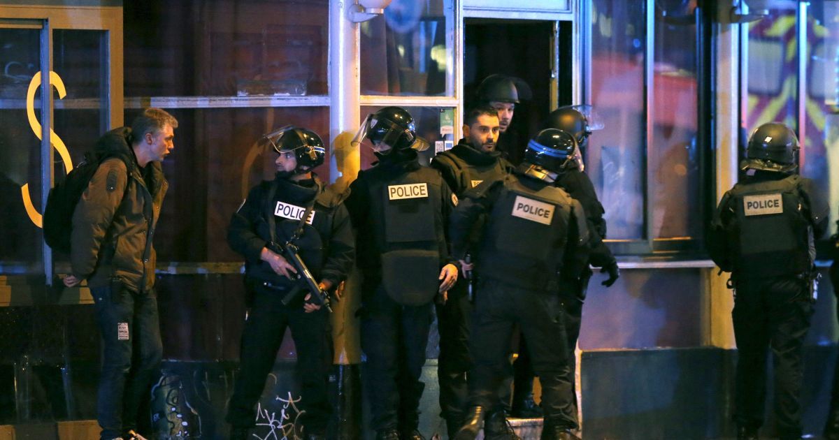 Олланд сообщил о нейтрализации террористов в концертном зале  Bataclan