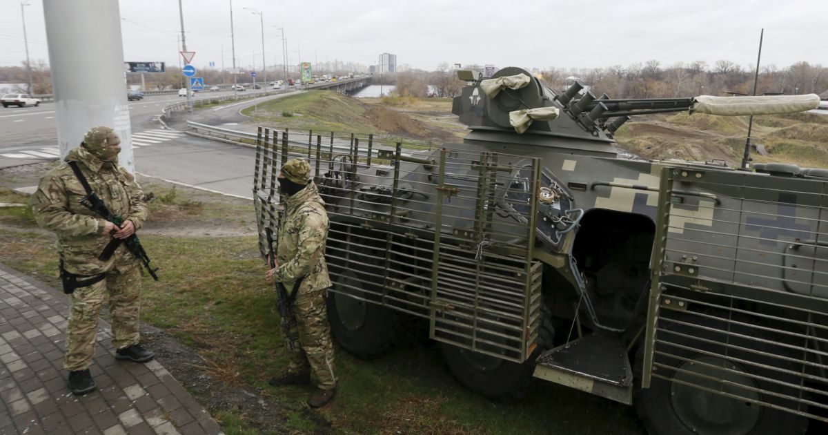 В Киеве усилили патрулирование улиц военными Нацгвардии. / © Reuters
