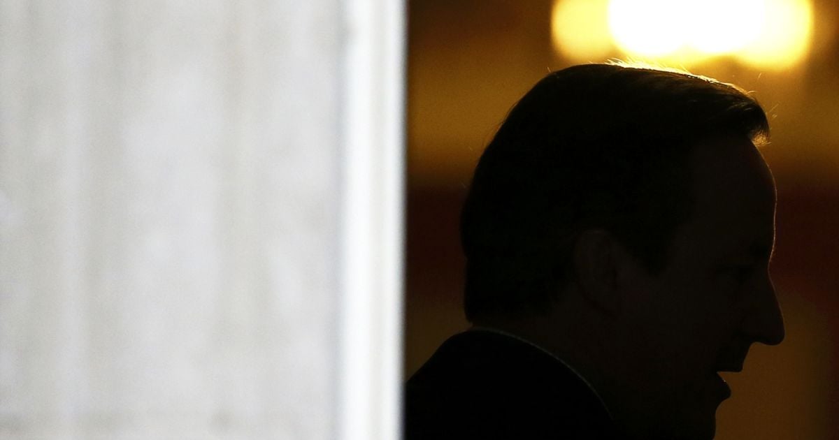 Прем'єр-міністр Великобританії Девід Кемерон заходить до своєї резиденції на Даунінг-стріт, 10, після зустрічі з його словенським колегою Міро Цераром у Лондоні, Великобританія. / © Reuters