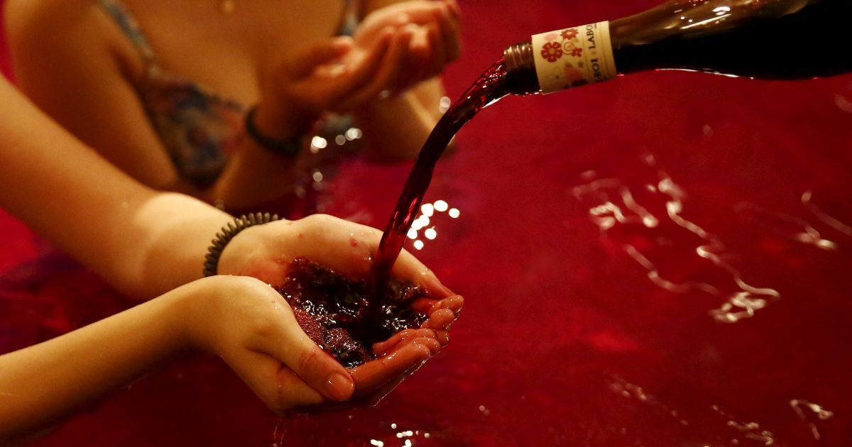 Охочі розважилися у "кривавих" ванних / © Reuters