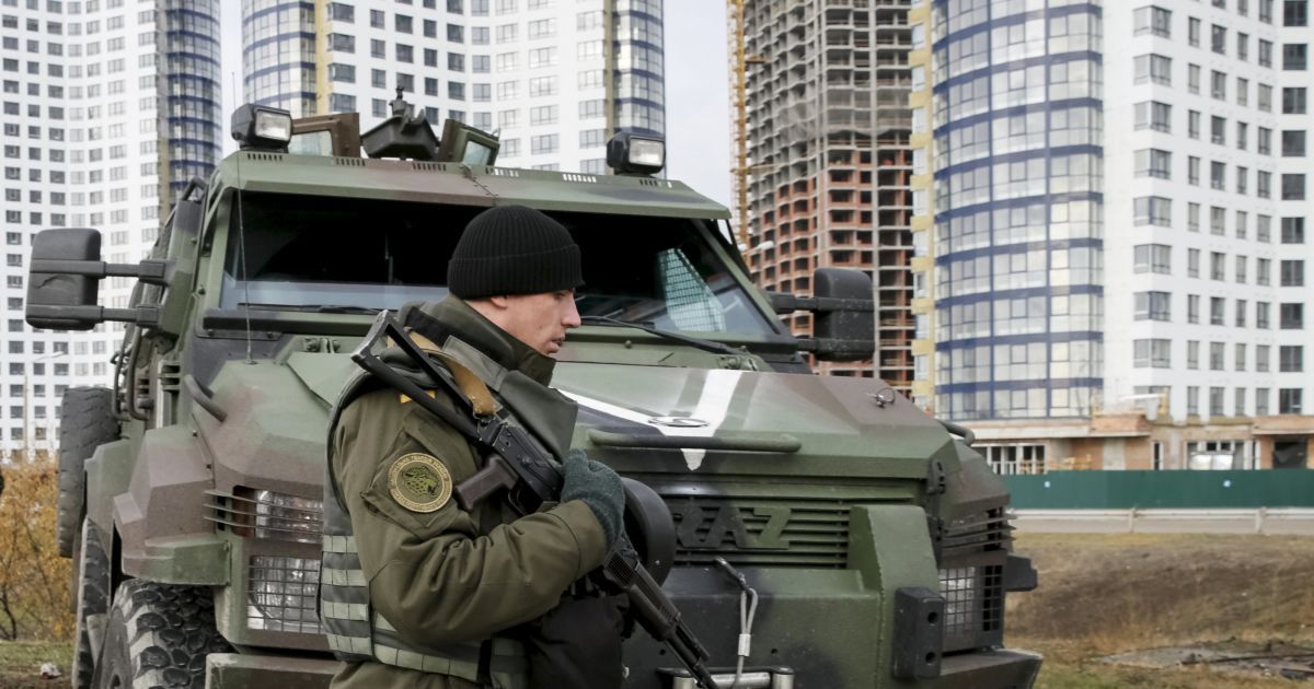 В Киеве усилили патрулирование улиц военными Нацгвардии. / © Reuters