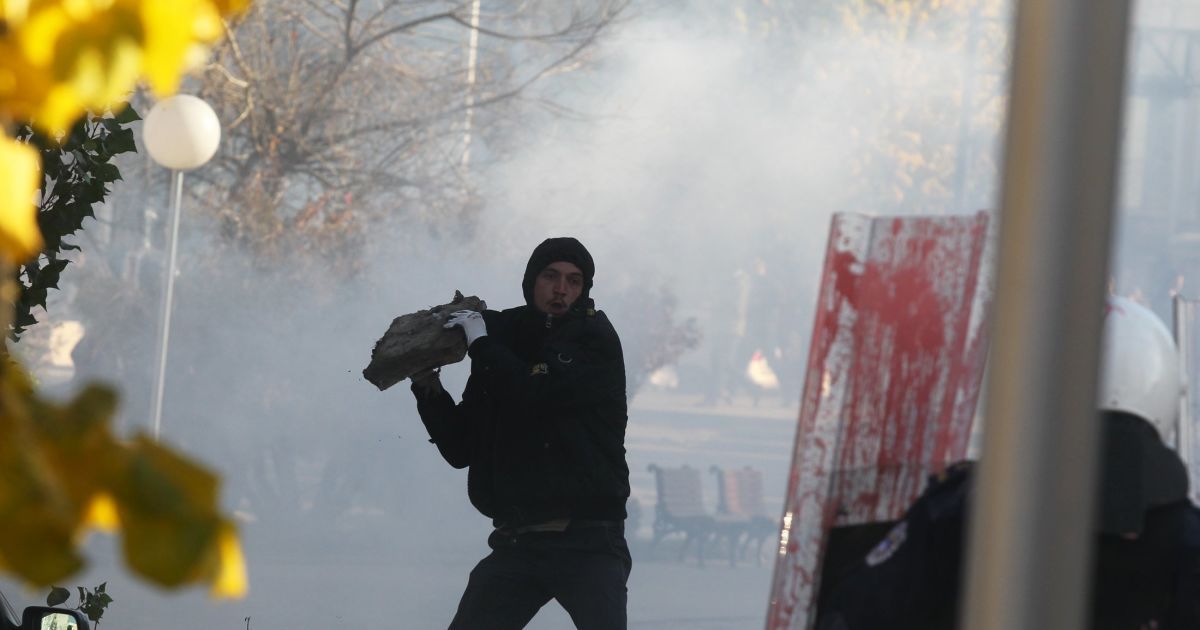 Полиция применила слезоточивый газ в толпе из 150 человек