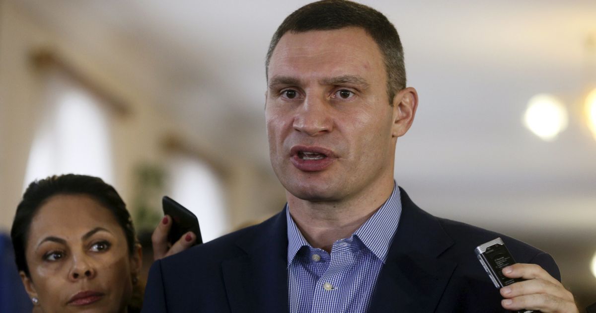 Кличко розповів про нову коштовну програму заміни труб у Києві