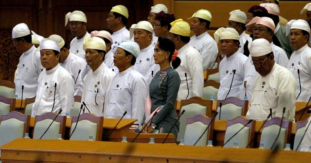 Лідер Національної ліги за демократію Аун Сан Су Чжі відвідує перше засідання парламенту М'янми після того, як 8 листопада відбулися перші вільні загальні вибори за останні 25 років. / © Reuters