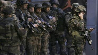 Улицы пригорода заполнили военные и полицейские / © Reuters