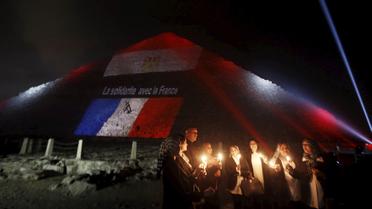 Египетские пирамиды подсветили цветами флагов Франции, России и Ливана / © Reuters