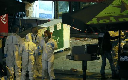 Два теракти у Парижі влаштували смертники - поліція