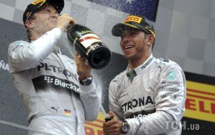 Немец Росберг выиграл гран-при Формулы-1 в Бразилии и стал вице-чемпионом мира