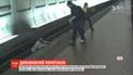 Пассажир с недостатками зрения едва не погиб на рельсах в метро штата Мэриленд