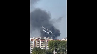 Чорний дим піднімається в небо: під Києвом спалахнула масштабна пожежа