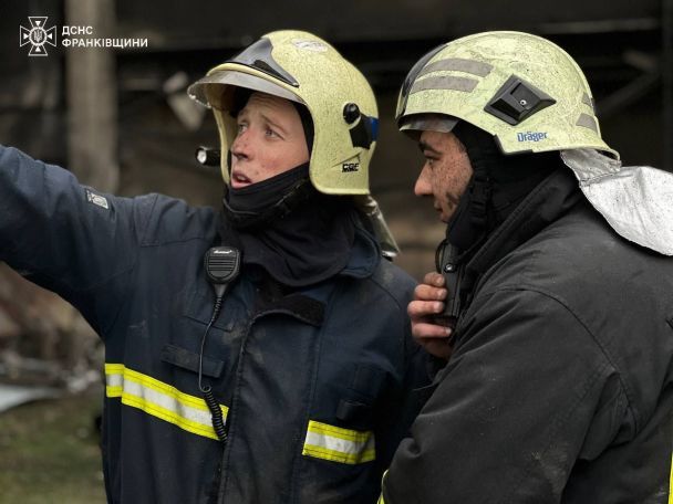 Росіяни атакували об’єкті критичної інфраструктури в Івано-Франківській області. / © УДСНС в Івано-Франківській області