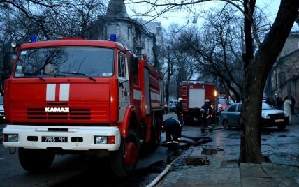 На місці пожежі в Одесі рятувальники знайшли два тіла