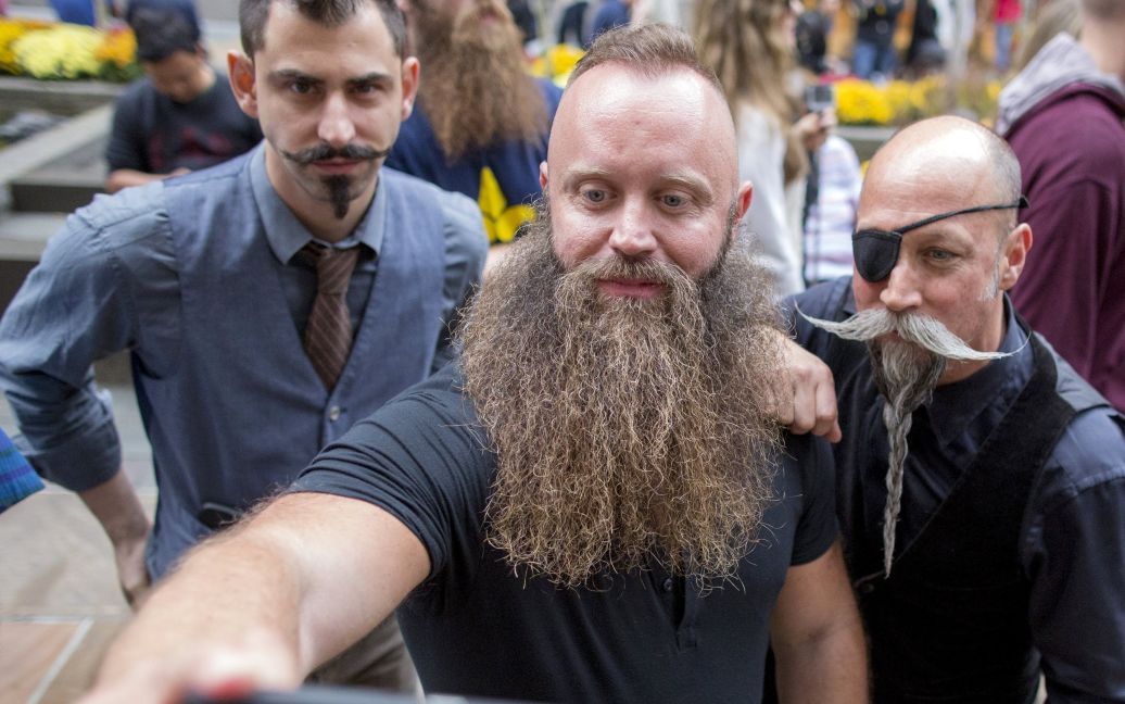 Сотни мужчин соревновались за звание человека, у которого самые лучшие волосы на лице. / © Reuters