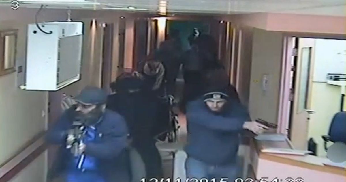 Зухвалу спецоперацію записали відеокамери спостереження.