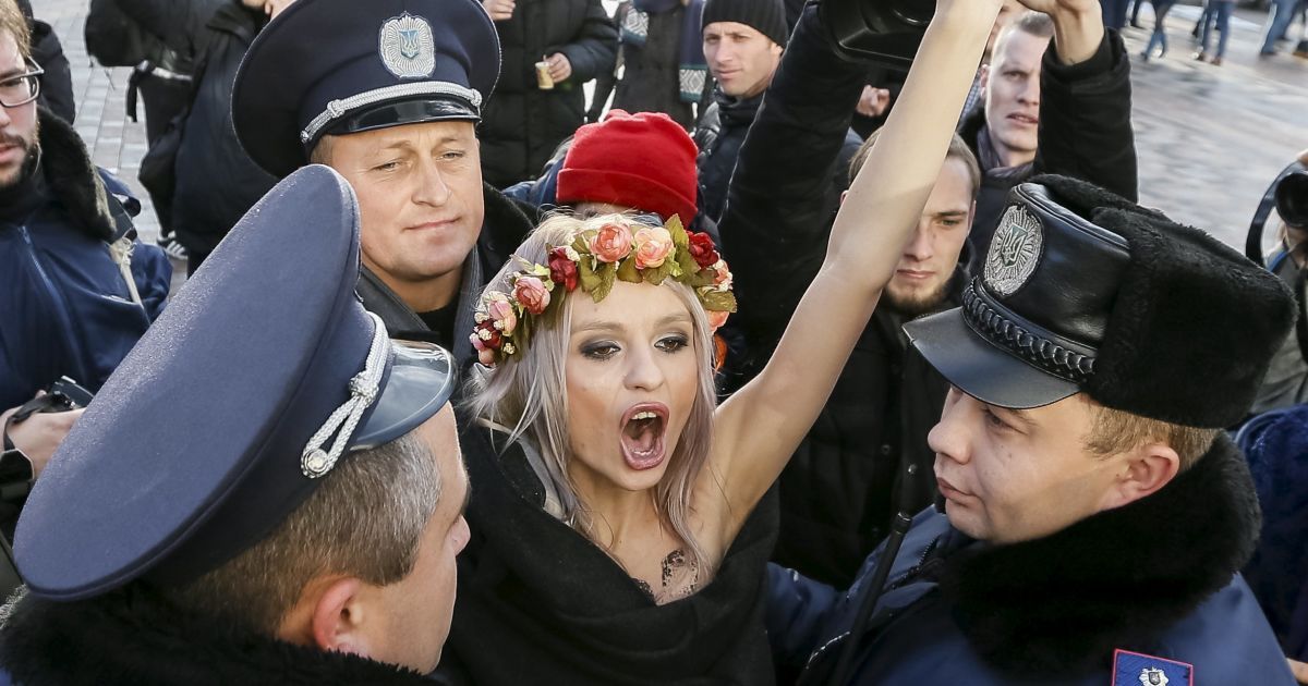 Основатели FEMEN утверждают, что протест под Радой был проплачен