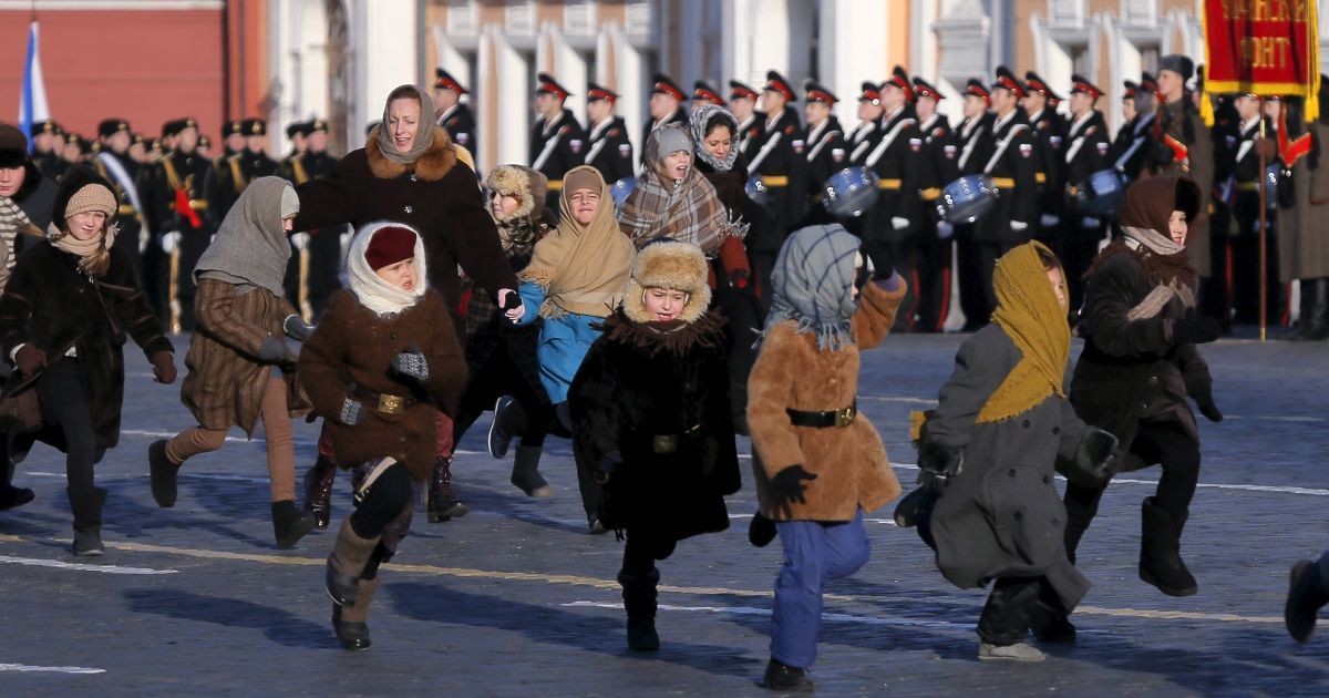 Во время "красного" парада в Москве / © Reuters