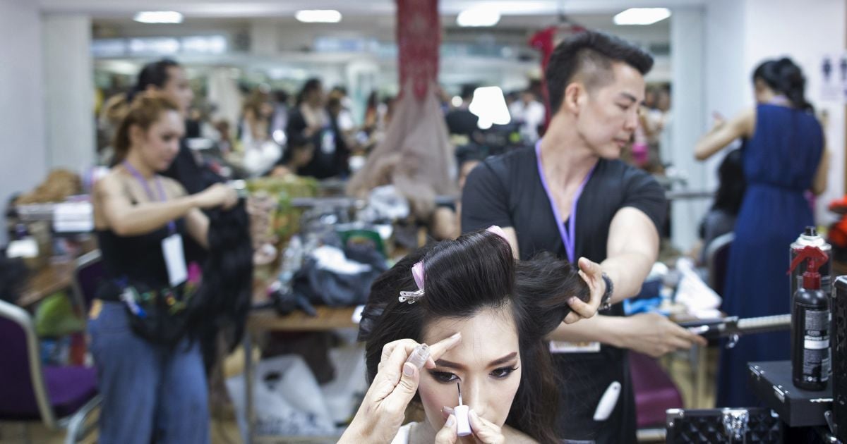 Reuters показав підготовку трансгендерів до конкурсу краси / © Reuters