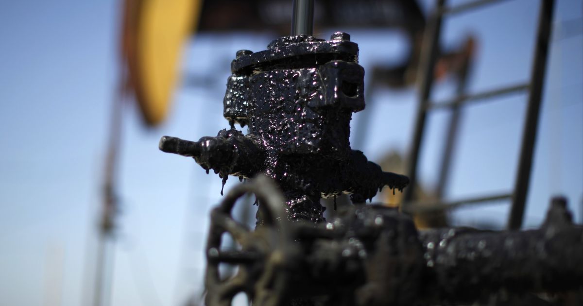 Российские компании "замораживают" разработку новых нефтяных месторождений