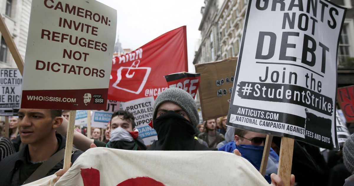 Британські студенти вийшли на акцію протесту проти високих цін на навчання. / © Reuters