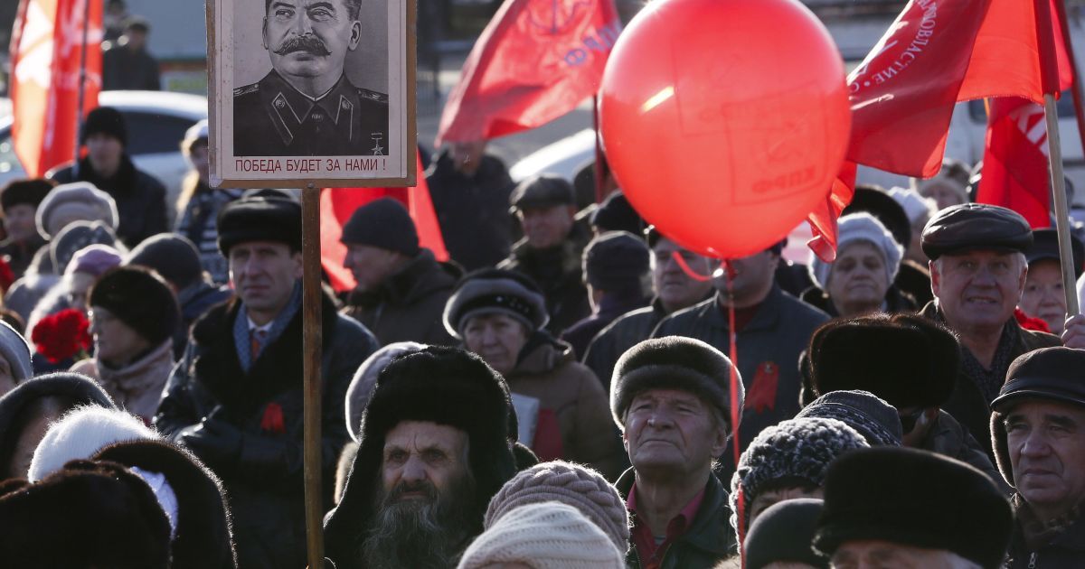 Во время "красного" парада в Москве / © Reuters