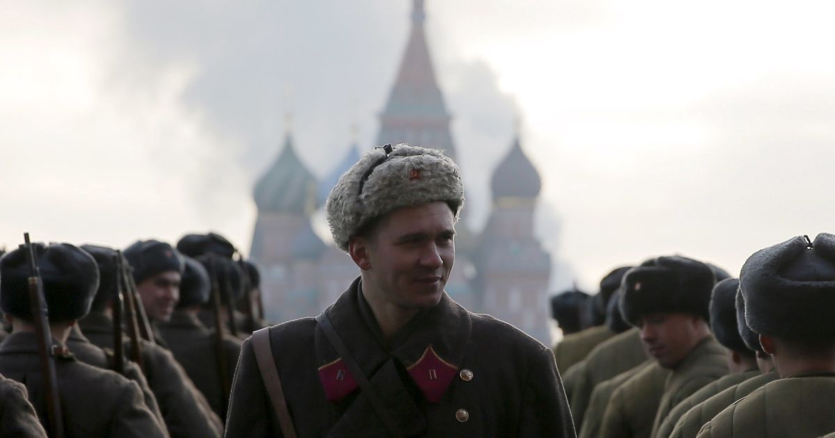 Во время "красного" парада в Москве / © Reuters