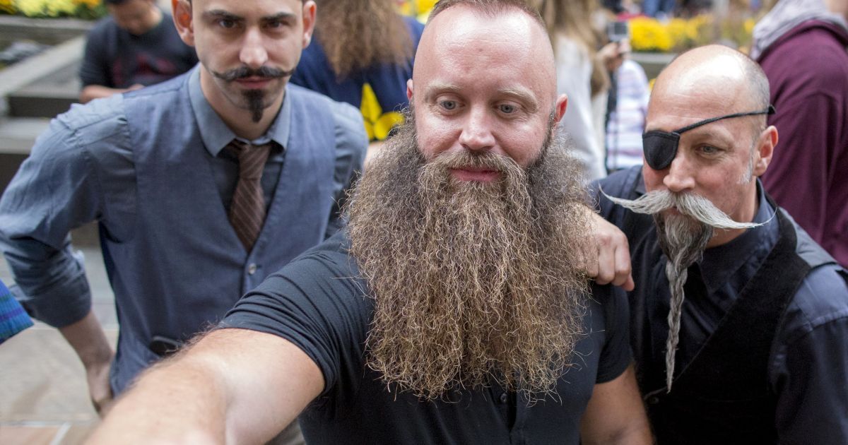 Сотні чоловіків змагалися за звання людини, яка має найкраще волосся на обличчі. / © Reuters