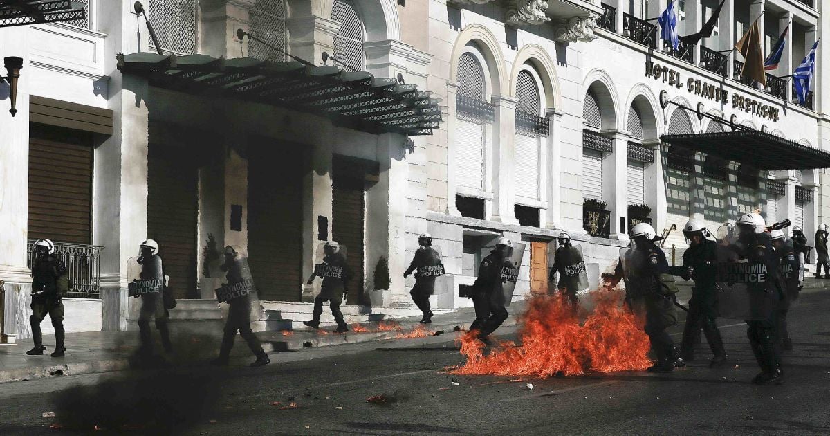 У силовиків кидали "коктейлі Молотова" / © Reuters