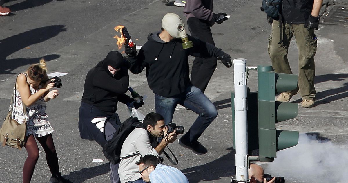 У силовиків кидали "коктейлі Молотова" / © Reuters